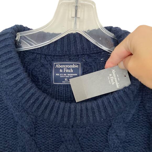 Abercrombie Navy Blue Merino Wool Blend Cable Knit Sweater Sz XL - Picture 2 of 7